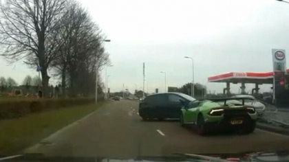 Un sofer vitezoman a facut accident cu un Lamborghini inchiriat. „A folosit drumurile ca pe o pista de curse” - VIDEO Un sofer vitezoman a facut accident cu un Lamborghini inchiriat. „A folosit drumurile ca pe o pista de curse” - VIDEO