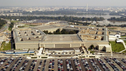 O fotografie falsa cu o explozie langa Pentagon, creata cu AI, s-a raspandit pe retelele sociale si a cutremurat bursa din SUA O fotografie falsa cu o explozie langa Pentagon, creata cu AI, s-a raspandit pe retelele sociale si a cutremurat bursa din SUA