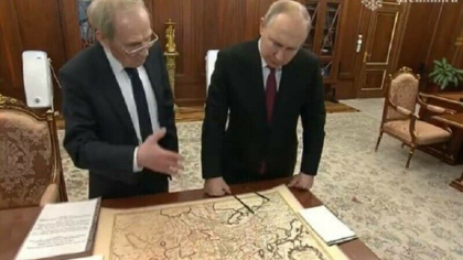 Putin, ironizat dupa ce nu vede ”Ucraina” pe o harta franceza din secolul al XVII-lea. ”Nu stie sa citeasca franceza”