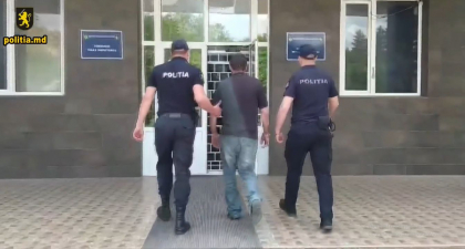 Crima in localitatea Donduseni. Un barbat de 47 de ani si-a ucis prietenul, dupa mai multe pahare de bautura Crima in localitatea Donduseni. Un barbat de 47 de ani si-a ucis prietenul, dupa mai multe pahare de bautura
