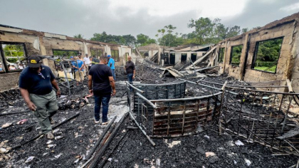 O eleva suparata ca i-a fost confiscat telefonul a provocat un incendiu intr-un camin al unei scoli si a ucis 19 copii O eleva suparata ca i-a fost confiscat telefonul a provocat un incendiu intr-un camin al unei scoli si a ucis 19 copii