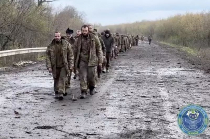 Cum arata un schimb de prizonieri dintre rusi si ucraineni. Kievul spune ca a obtinut joi eliberarea a 106 de soldati-eroi - VIDEO 