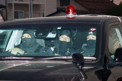 ​Doi politisti si doua femei au murit intr-un atac armat rar in Japonia. Suspectul a fost retinut