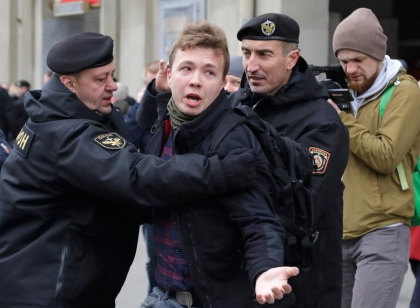 „Sunt extrem de recunoscator presedintelui”. Disidentul belarus pentru care Lukasenko a fortat aterizarea unui avion pentru a-l aresta lauda acum regimul „Sunt extrem de recunoscator presedintelui”. Disidentul belarus pentru care Lukasenko a fortat aterizarea unui avion pentru a-l aresta lauda acum regimul