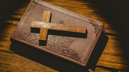 Un copil de 2 ani din Coreea de Nord, condamnat la inchisoare pe viata pentru o Biblie gasita in casa parintilor