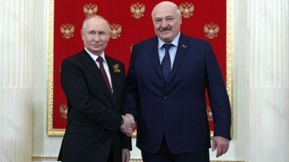 Lukasenko: ”Daca sunteti ingrijorati, veniti in uniuniea Rusia-Belarus, avem arme nucleare pentru toata lumea” Lukasenko: ”Daca sunteti ingrijorati, veniti in uniuniea Rusia-Belarus, avem arme nucleare pentru toata lumea”