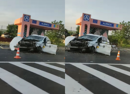 Grav accident la Anenii Noi. O persoana a ajuns la spital, dupa ce a pierdut controlul asupra volanului si s-a izbit intr-o statie de asteptare - VIDEO