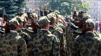 Doi soldati au fugit din cadrul Brigazii de infanterie motorizata „Dacia". Ministerul Apararii a initiat o ancheta