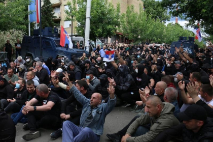 UE le cere sarbilor si kosovarilor sa dezamorseze tensiunile „imediat si neconditionat” UE le cere sarbilor si kosovarilor sa dezamorseze tensiunile „imediat si neconditionat”