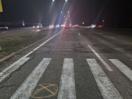 Tanara lovita in plin de o masina in Chisinau, chiar pe trecerea de pietoni. Victima a ajuns la spital Tanara lovita in plin de o masina in Chisinau, chiar pe trecerea de pietoni. Victima a ajuns la spital