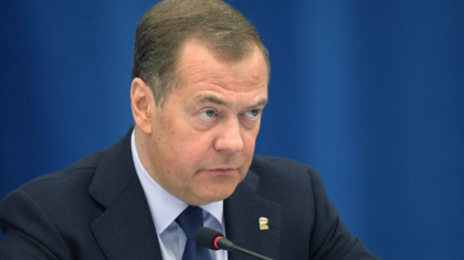 Medvedev il ameninta pe ministrul britanic de Externe: Oficialii din Marea Britanie care ajuta Ucraina pot fi o tinta legitima