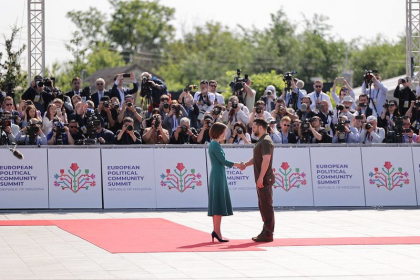 Volodimir Zelenski - prima vizita in Moldova dupa declansarea razboiului in Ucraina. Maia Sandu si presedintele Ucrainei, discutie bilaterala - GALERIE FOTO Volodimir Zelenski - prima vizita in Moldova dupa declansarea razboiului in Ucraina. Maia Sandu si presedintele Ucrainei, discutie bilaterala - GALERIE FOTO