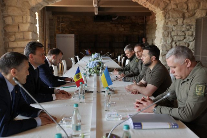 Volodimir Zelenski a discutat cu sefa statului, dar si cu premierul Dorin Recean, inainte de a se incepe Summitul CPE. Imagini de la intalnirea oficialilor - FOTO 