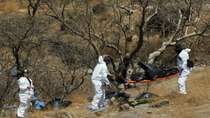 Peste 40 de saci cu resturi umane au fost gasiti intr-o prapastie, dupa ce opt tineri au fost dati disparuti in Mexic Peste 40 de saci cu resturi umane au fost gasiti intr-o prapastie, dupa ce opt tineri au fost dati disparuti in Mexic