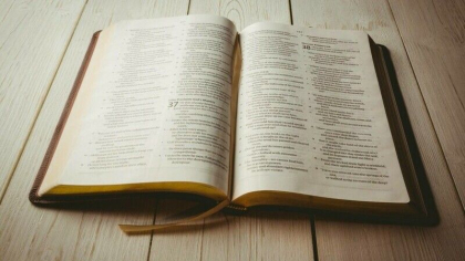Biblia, interzisa in mai multe scoli primare si gimnaziale pentru ca ar contine vulgaritate, violenta si sex