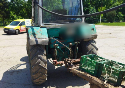 Accident cumplit intr-un sat din raionul Stefan Voda. Un baiat de 14 ani a murit, dupa ce bicicleta lui s-a izbit de un tractor Accident cumplit intr-un sat din raionul Stefan Voda. Un baiat de 14 ani a murit, dupa ce bicicleta lui s-a izbit de un tractor