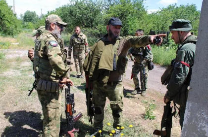 Moscova anunta ca cecenii lui Kadirov sunt angajati in lupte grele in Donbas. Se vrea discordie intre Wagner si Ahmat, acuza Prigojin, care denunta „jocurile periculoase” ale celor din „turnurile Kremlinului” Moscova anunta ca cecenii lui Kadirov sunt angajati in lupte grele in Donbas. Se vrea discordie intre Wagner si Ahmat, acuza Prigojin, care denunta „jocurile periculoase” ale celor din „turnurile Kremlinului”