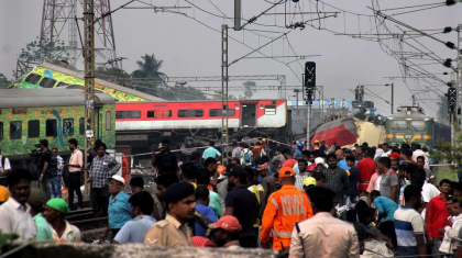 Catastrofa feroviara in India, unde trei trenuri s-au ciocnit. A fost decretata zi de doliu - VIDEO