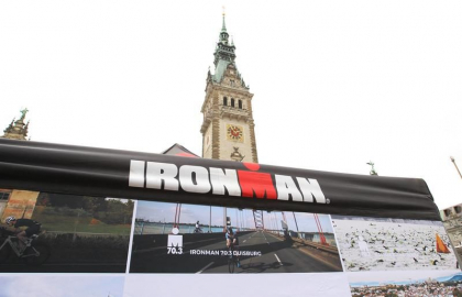 Germania: Un motociclist a murit dupa ce s-a lovit de un concurent Ironman la Hamburg - VIDEO