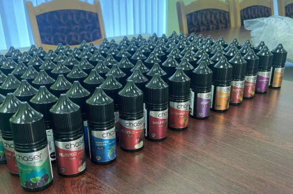 Flacoane cu lichid pentru tigari electronice: Tentativa esuata a unui strain de-ale introduce ilegal in Republica Moldova