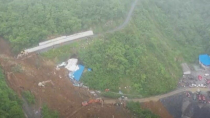19 persoane au murit si cinci au fost ranite dupa o alunecare de teren produsa in China - VIDEO 19 persoane au murit si cinci au fost ranite dupa o alunecare de teren produsa in China - VIDEO