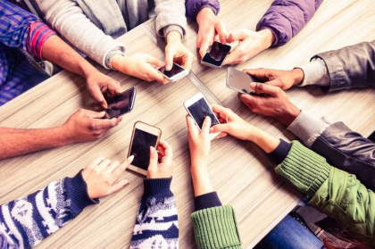Decizie radicala: copiii mai mici de 13 ani nu vor mai avea voie cu telefoane inteligente, au hotorat parintii dintr-un oras irlandez
