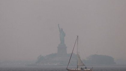 Statuia Libertatii a fost invaluita de o ceata portocalie. Fumul incendiilor de vegetatie din Canada a ajuns pana in SUA - FOTO Statuia Libertatii a fost invaluita de o ceata portocalie. Fumul incendiilor de vegetatie din Canada a ajuns pana in SUA - FOTO