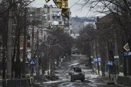 Oficiali americani spun ca Ucraina avanseaza in apropiere de Bahmut, dar sufera pierderi semnificative