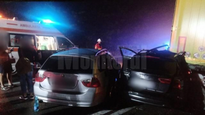 Accident cu implicarea moldovenilor in Romania. Cinci persoane, dintre care trei copii, au ajuns la spital, dupa ce doua masini la volanul carora se aflau moldoveni s-au lovit intr-un camion ce stationa Accident cu implicarea moldovenilor in Romania. Cinci persoane, dintre care trei copii, au ajuns la spital, dupa ce doua masini la volanul carora se aflau moldoveni s-au lovit intr-un camion ce stationa