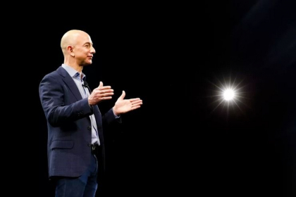 Jeff Bezos a cumparat o singura actiune Amazon, pentru prima data din 2002. Analistii nu pot intelege motivul