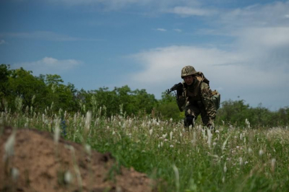 Serviciile militare secrete britanice: Trupele ucrainene au spart prima linie de aparare a rusilor, care se retrag prin propriile campuri minate Serviciile militare secrete britanice: Trupele ucrainene au spart prima linie de aparare a rusilor, care se retrag prin propriile campuri minate