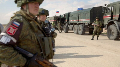 Rusia i-a decorat pe soldatii care ar fi distrus tancuri inamice Leopard, care, de fapt, ar fi fost tractoare