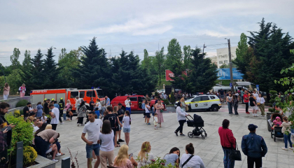 Alertele cu bomba de la un centru comercial si Gara Feroviara din capitala s-au dovedit a fi false. Obiecte explozibile nu au fost gasite Alertele cu bomba de la un centru comercial si Gara Feroviara din capitala s-au dovedit a fi false. Obiecte explozibile nu au fost gasite