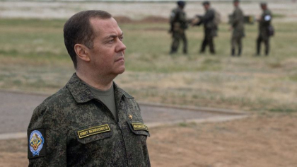 Medvedev ameninta un mare producator european de arme: „Trimiteti coordonatele exacte ale viitoarei fabrici. Danke” Medvedev ameninta un mare producator european de arme: „Trimiteti coordonatele exacte ale viitoarei fabrici. Danke”