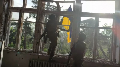Se vad primele rezultate ale contraofensivei ucrainene. Momentul in care ucrainenii isi arboreaza steagul in prima localitate despre care spun ca au recuperat-o de la rusi - VIDEO Se vad primele rezultate ale contraofensivei ucrainene. Momentul in care ucrainenii isi arboreaza steagul in prima localitate despre care spun ca au recuperat-o de la rusi - VIDEO