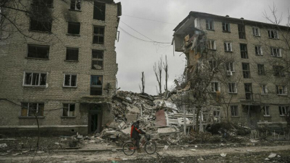 Kievul sustine ca a eliberat trei localitati din Donetk. Imagini cu soldatii Kievului care ridica steagul si striga "Glorie Ucrainei" - VIDEO