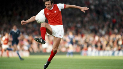 A murit John Hollins, fost jucator si antrenor al lui Chelsea. Avea 76 de ani