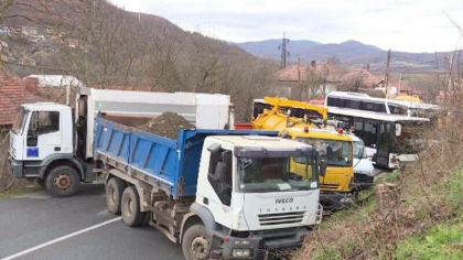 Kosovo si-a inchis frontiera pentru vehiculele inmatriculate in Serbia ca raspuns la o presupa rapire a trei politisti