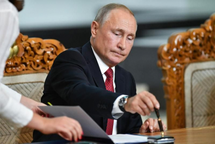 Un decret secret semnat de Vladimir Putin arata cum vrea sa pedepseasca companiile straine „obraznice” Un decret secret semnat de Vladimir Putin arata cum vrea sa pedepseasca companiile straine „obraznice”