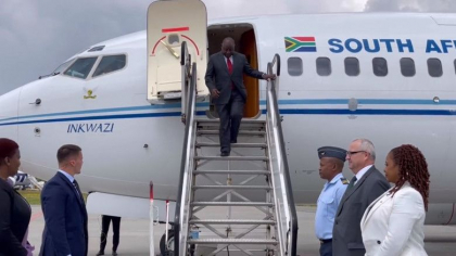 Presedintele Africii de Sud, retinut peste 24 de ore in avion in Polonia, pentru ca delegatia sa, in drum spre Kiev, avea arme