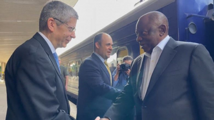 Presedintele Africii de Sud, unul dintre prietenii lui Putin, a venit in vizita la Kiev si se va intalni cu Zelenski - VIDEO 