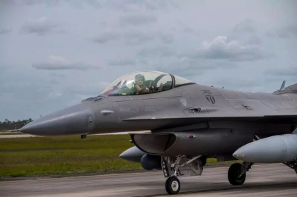 Jens Stoltenberg: Pilotii ucraineni au inceput deja antrenamentele pe avioane F-16 Jens Stoltenberg: Pilotii ucraineni au inceput deja antrenamentele pe avioane F-16