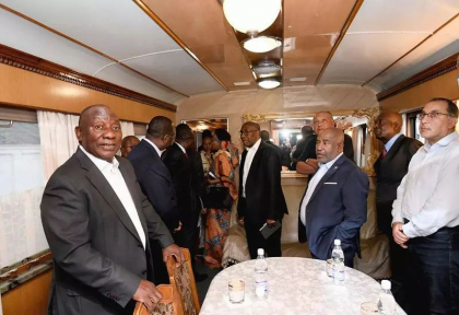 Atac rusesc masiv cu rachete asupra Kievului, liderii africani din misiunea de pace au fost dusi intr-un adapost antiaerian. Acestia au venit cu un plan care prevede retragerea trupelor rusesti din Ucraina Atac rusesc masiv cu rachete asupra Kievului, liderii africani din misiunea de pace au fost dusi intr-un adapost antiaerian. Acestia au venit cu un plan care prevede retragerea trupelor rusesti din Ucraina