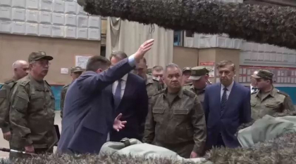 Serghei Soigu s-a dus in inspectie la o fabrica de tancuri din Siberia - VIDEO Serghei Soigu s-a dus in inspectie la o fabrica de tancuri din Siberia - VIDEO