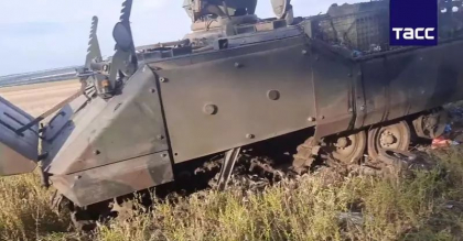 Cativa soldati rusi au primit bani si medalii pentru ca au distrus un „Bradley”, anunta TASS. Imaginile arata insa ca exista o problema - VIDEO Cativa soldati rusi au primit bani si medalii pentru ca au distrus un „Bradley”, anunta TASS. Imaginile arata insa ca exista o problema - VIDEO
