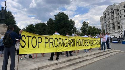Contramanifestatii in centrul capitalei. Mai multe persoane au protestat impotriva marsului organizat de comunitatea LGBT - FOTO/VIDEO Contramanifestatii in centrul capitalei. Mai multe persoane au protestat impotriva marsului organizat de comunitatea LGBT - FOTO/VIDEO