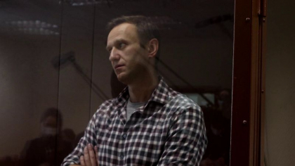Aleksei Navalnii risca o condamnare la zeci de ani de inchisoare intr-un nou proces. Opozantul rus este acuzat de extremism