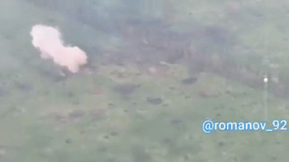Rusii au inceput sa foloseasca tancurile pe post de „drone-kamikaze” impotriva ucrainenilor - VIDEO Rusii au inceput sa foloseasca tancurile pe post de „drone-kamikaze” impotriva ucrainenilor - VIDEO
