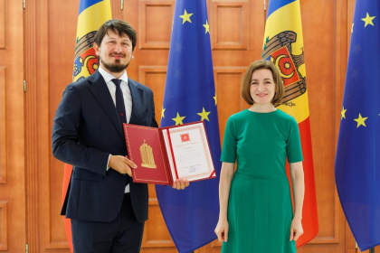 Presedinta Republicii Moldova, Maia Sandu, a oferit o mentiune speciala echipei Castel Mimi pentru organizarea impecabila a Summit-ului Comunitatii Politice Europene Presedinta Republicii Moldova, Maia Sandu, a oferit o mentiune speciala echipei Castel Mimi pentru organizarea impecabila a Summit-ului Comunitatii Politice Europene
