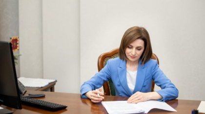 Maia Sandu a promulgat Legea cu privire la stagiile platite in serviciul public: „Tinerii care isi doresc sa lucreze cu functionarii publici vor fi acum si mai motivati sa o faca”